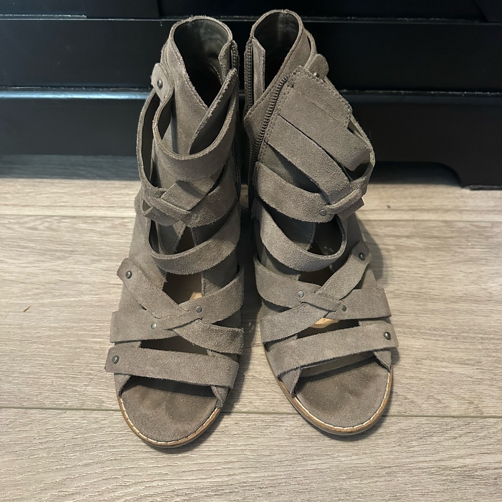 Strappy Tan Women's Sandals Vince Camuto